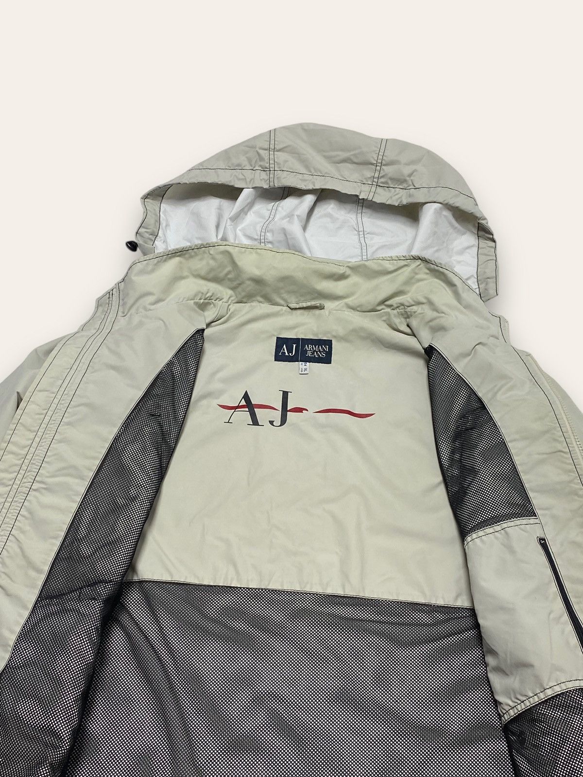Armani Vintage ARMANI JEANS Grey Lightweight Hood Jacket Shell Size US XL / EU 56 / 4 - 6 Thumbnail