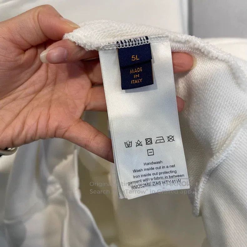 Louis Vuitton Louis Vuitton size 5l FW25 embossed logo hooded sweatshirt Size US M / EU 48-50 / 2 - 5 Thumbnail