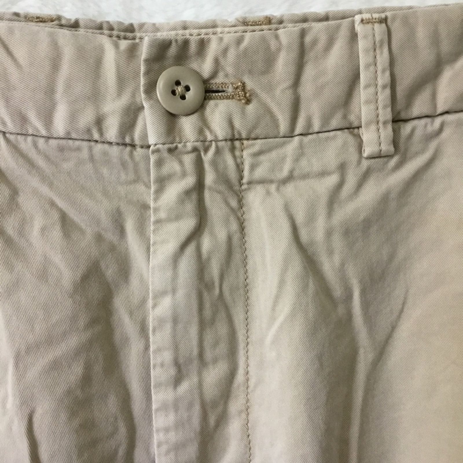 Uniqlo Uniqlo Men’s Beige Flat Front Shorts in Khaki Size US 28 / EU 44 - 2 Thumbnail