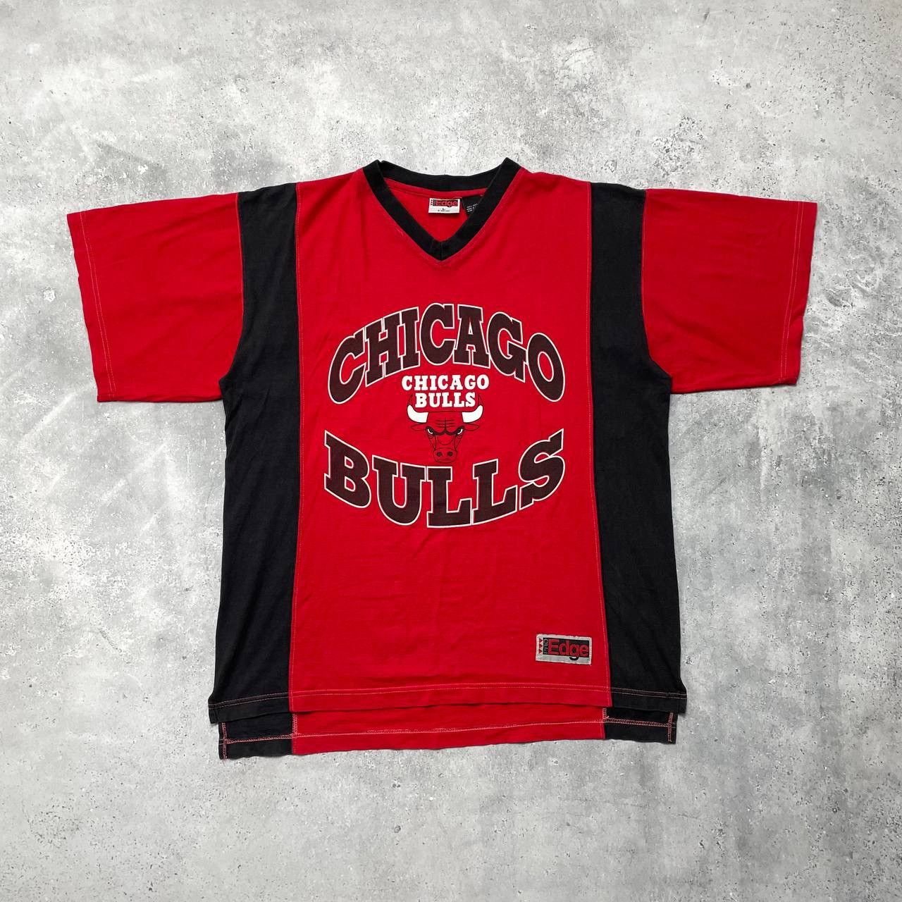 NBA × Vintage Vintage 90s Chicago Bulls NBA Edge V-Neck T Shirt Size US L / EU 52-54 / 3 - 1 Thumbnail