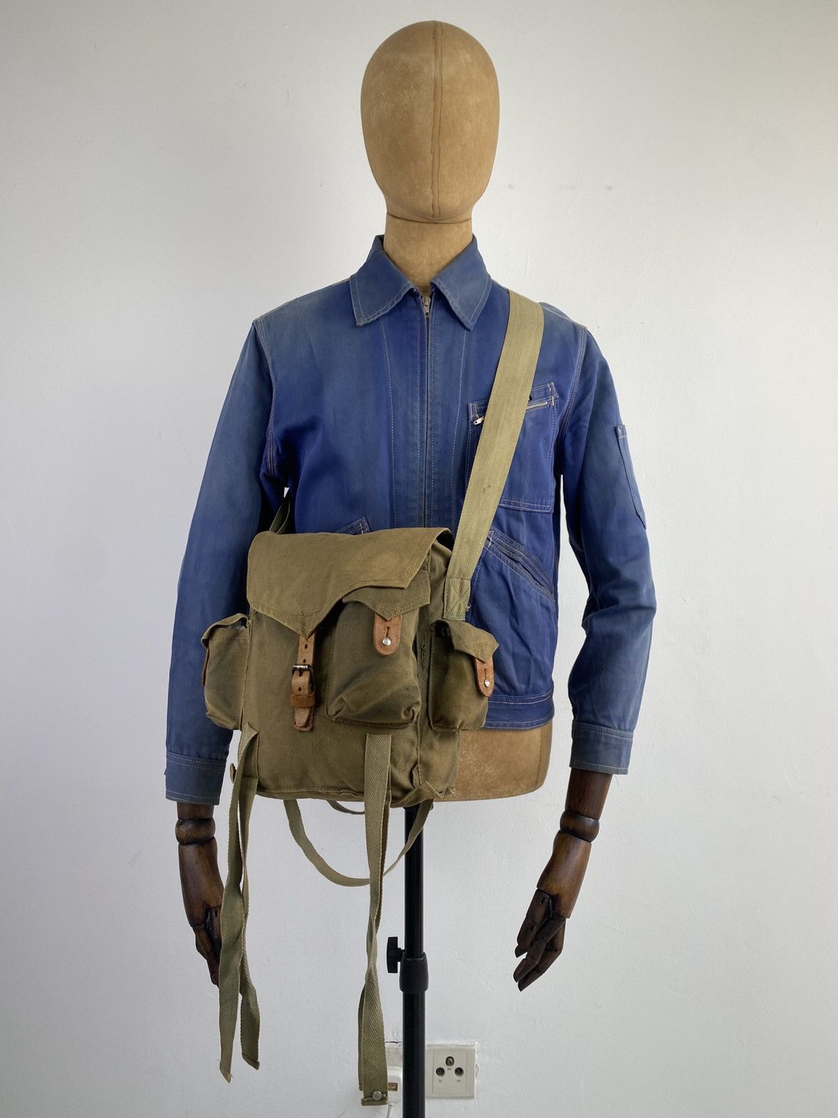 Japanese Brand 2000’s Shimamura Tokyo Canvas Military Tactical Sling Bag Size ONE SIZE - 2 Thumbnail