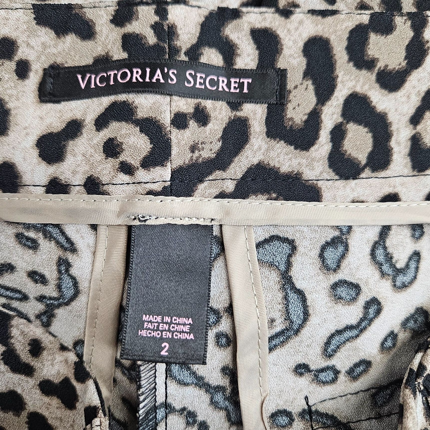 Victoria's Secret Victoria's Secret Womens Cropped Pants 2 Black Animal Print Cotton Blend Polyester Flat Front Crop 90s? Size 26" / US 2 / IT 38 - 6 Thumbnail