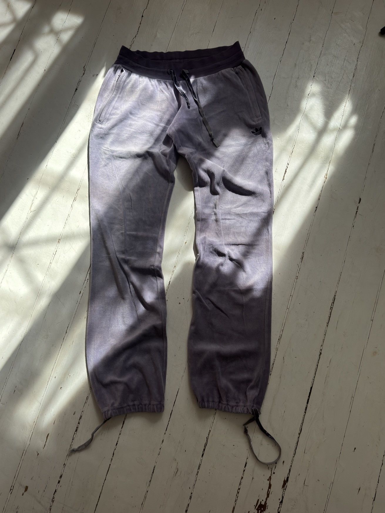 Adidas VINTAGE ADIDAS VELOUR 2000s SWEATPANTS Size 25" / US 0 / IT 36 - 3 Thumbnail