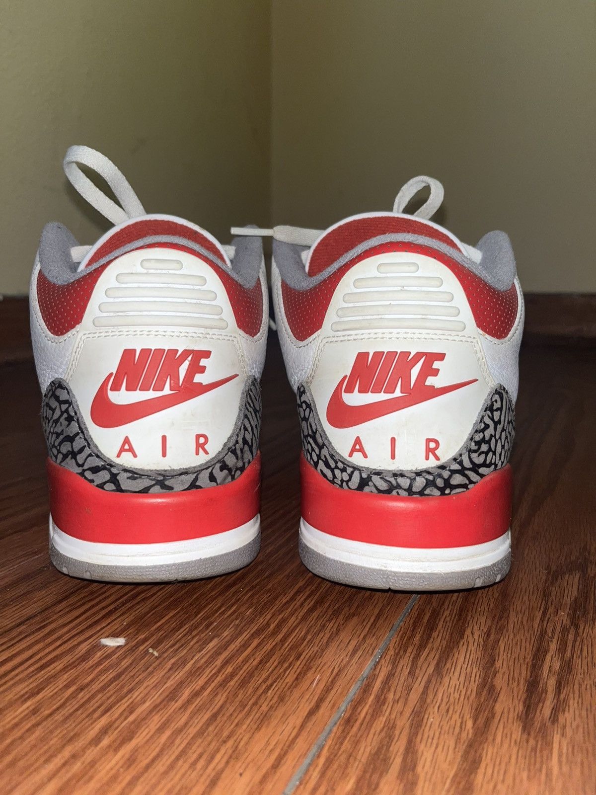Nike Jordan 3 Fire Red Size US 10 / EU 43 - 8 Thumbnail