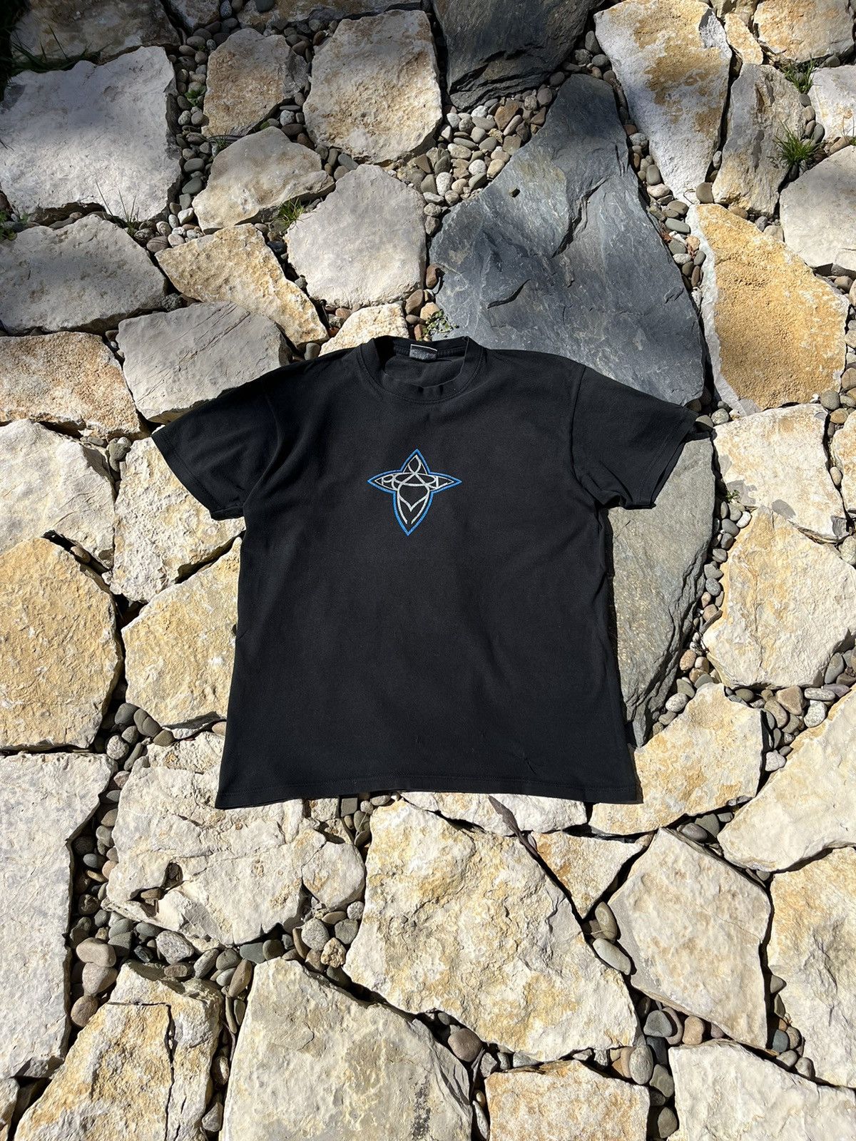 image of Band Tees x Rock T Shirt Vintage Pearl Jam 2006 Tour Surf Board Tee T-Shirt Y2K in Black (Size Medi