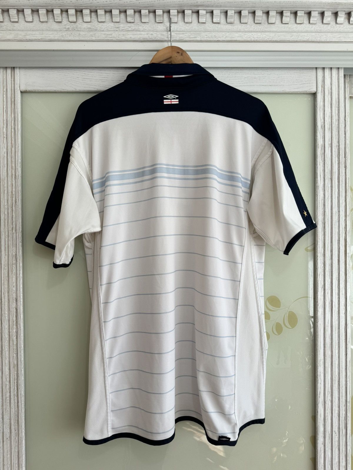 Umbro × Vintage Vintage England 2004-2005 Home Soccer Jersey Football Kit Size US L / EU 52-54 / 3 - 8 Thumbnail
