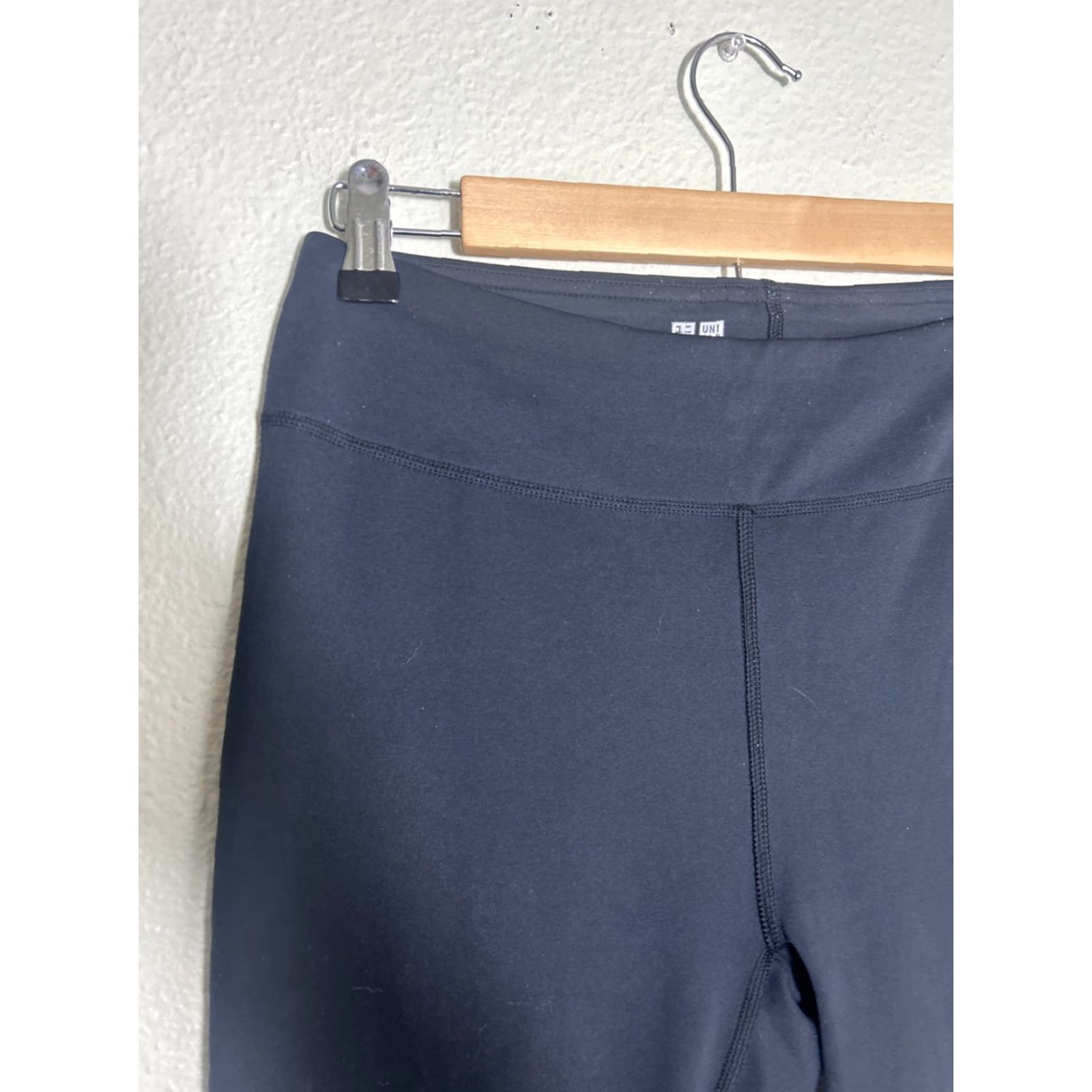 Uniqlo VINTAGE Uniqlo Womens Capri Yoga Pants Leggings Capris 28x24 M Black Capris Yoga Womens M Black Capris leggings Size 32" / US 10 / IT 46 - 4 Thumbnail
