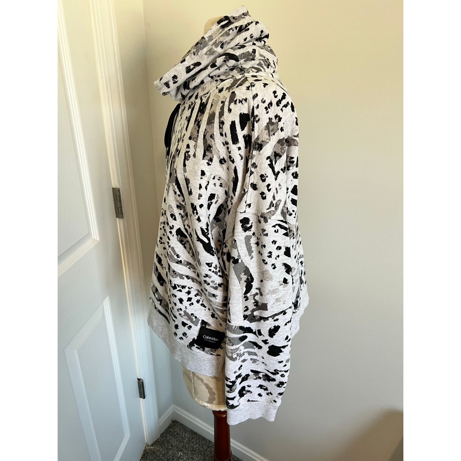 Calvin Klein Calvin Klein Performance Animal Print Sweatshirt Large Size L / US 10 / IT 46 - 3 Thumbnail