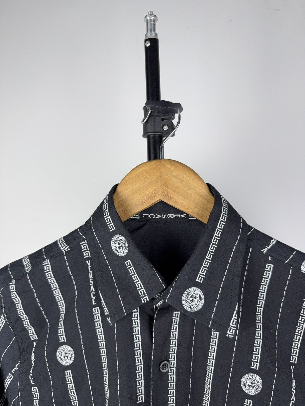 Designer Luxury Designer Baroque Medusa Pattern Shirt Long Sleeve Size US S / EU 44-46 / 1 - 4 Thumbnail