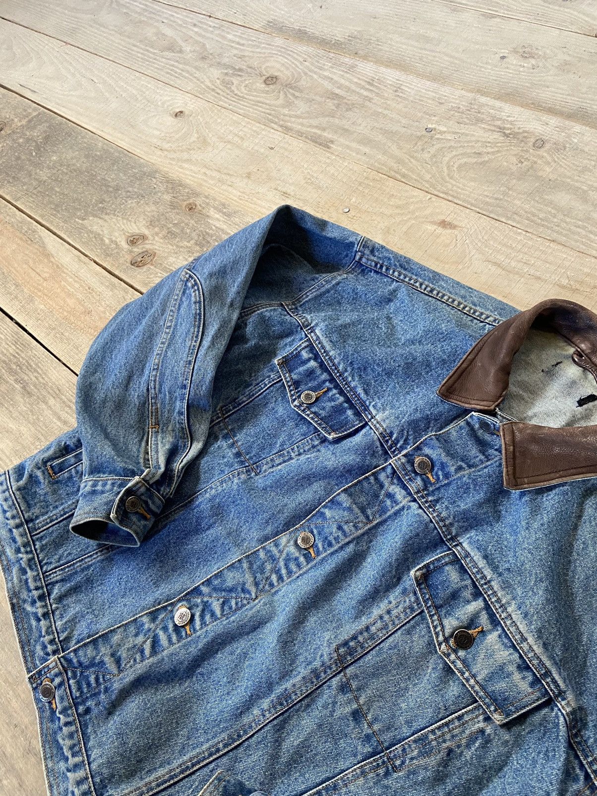 Vintage × Warner Bros Vintage Warner Brothers Denim Bombers jacket Tasmania Devil Size US L / EU 52-54 / 3 - 6 Thumbnail