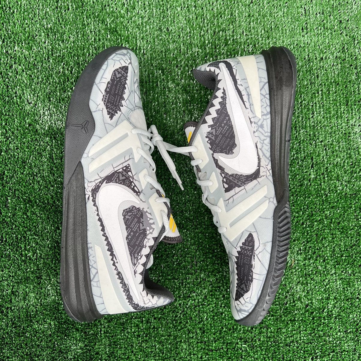 Nike Nike Kobe Mentality Size US 12 / EU 45 - 1 Thumbnail