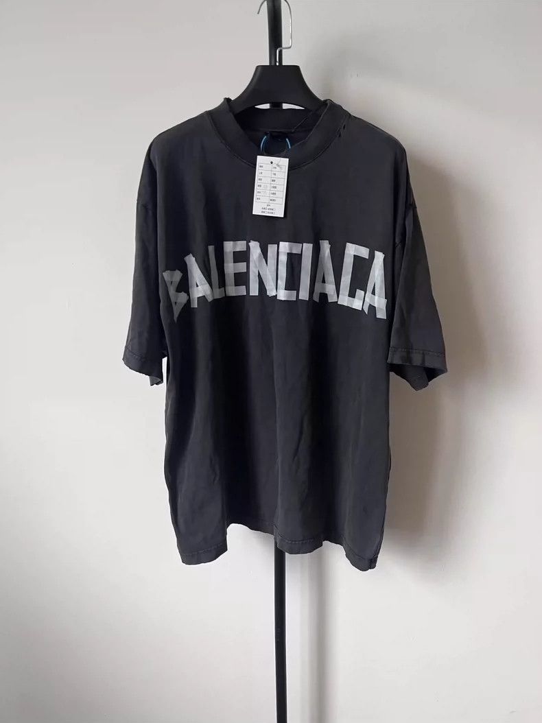 Balenciaga Balenciaga Logo Crew Neck Shoulder Short Sleeve Tee Size US S / EU 44-46 / 1 - 1 Thumbnail