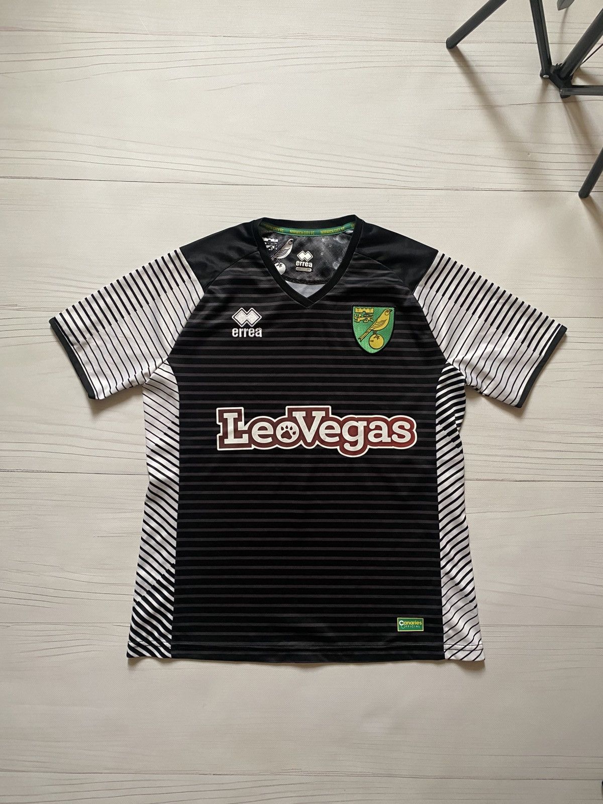 Errea Errea Norwich City 2017/18 away soccer football jersey Size US M / EU 48-50 / 2 - 1 Thumbnail