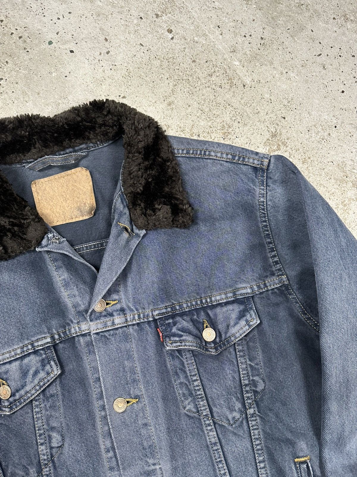 Levi's Vintage 1996 Levi’s Faded Sherpa Collar Denim Jacket Trucker Size US XL / EU 56 / 4 - 6 Thumbnail
