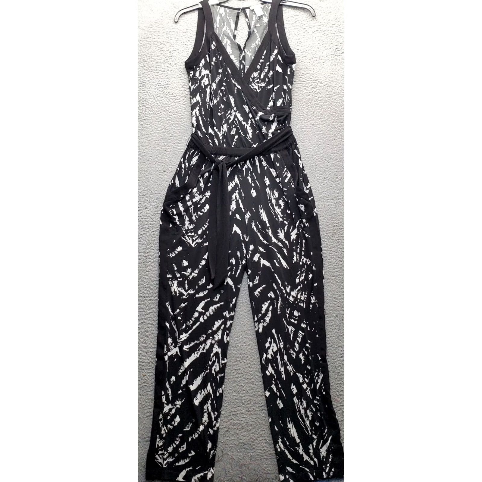 Vintage Caché Jumpsuit Womens Size 8 V-Neck Tie Waist Multi Printed Stretch Sleeveless Geometric Straight Leg Size 30" / US 8 / IT 44 - 2 Thumbnail