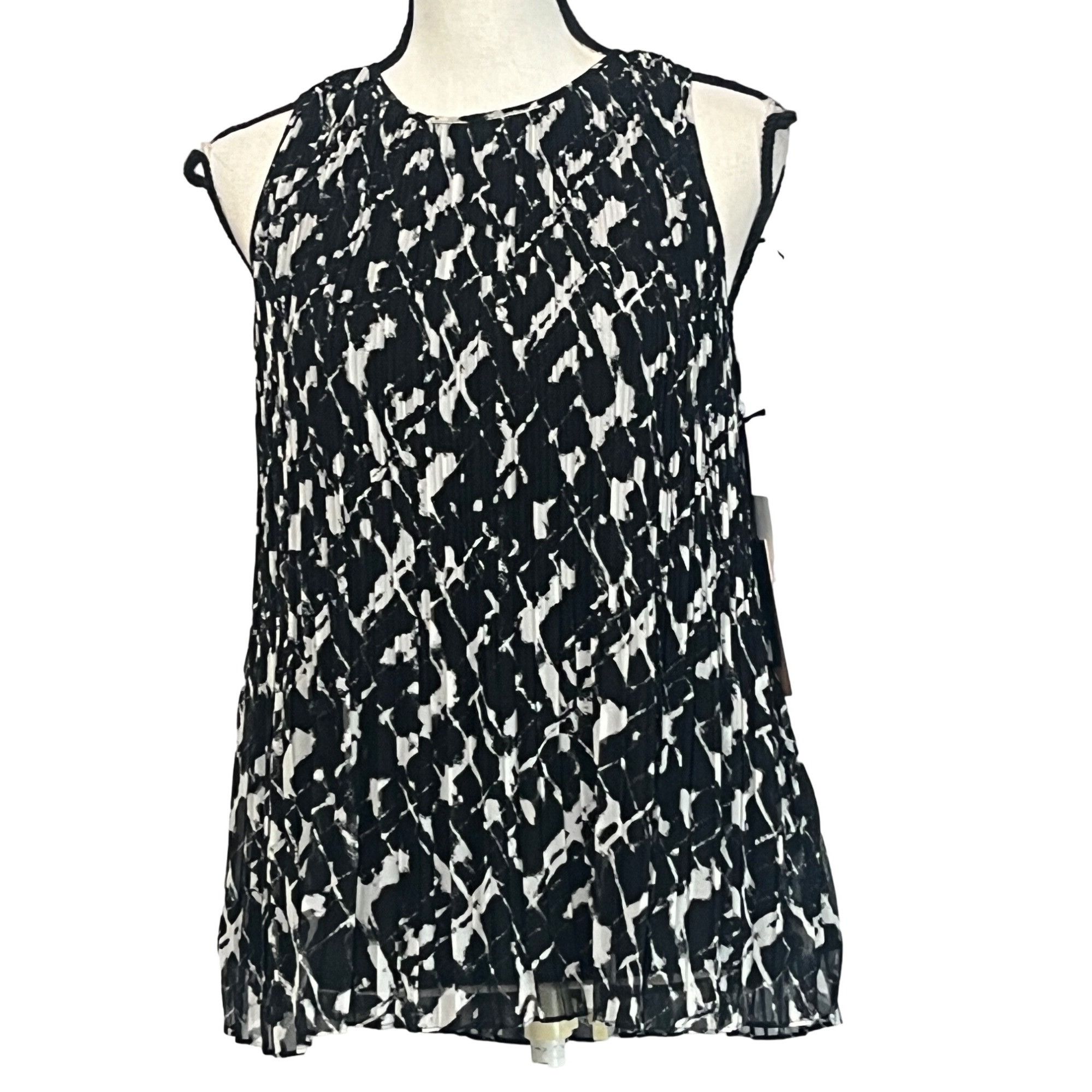 Other Halogen(R) Sleeveless Pleated Georgette Top in Black- Ivory Size XS / US 0-2 / IT 36-38 - 14 Thumbnail