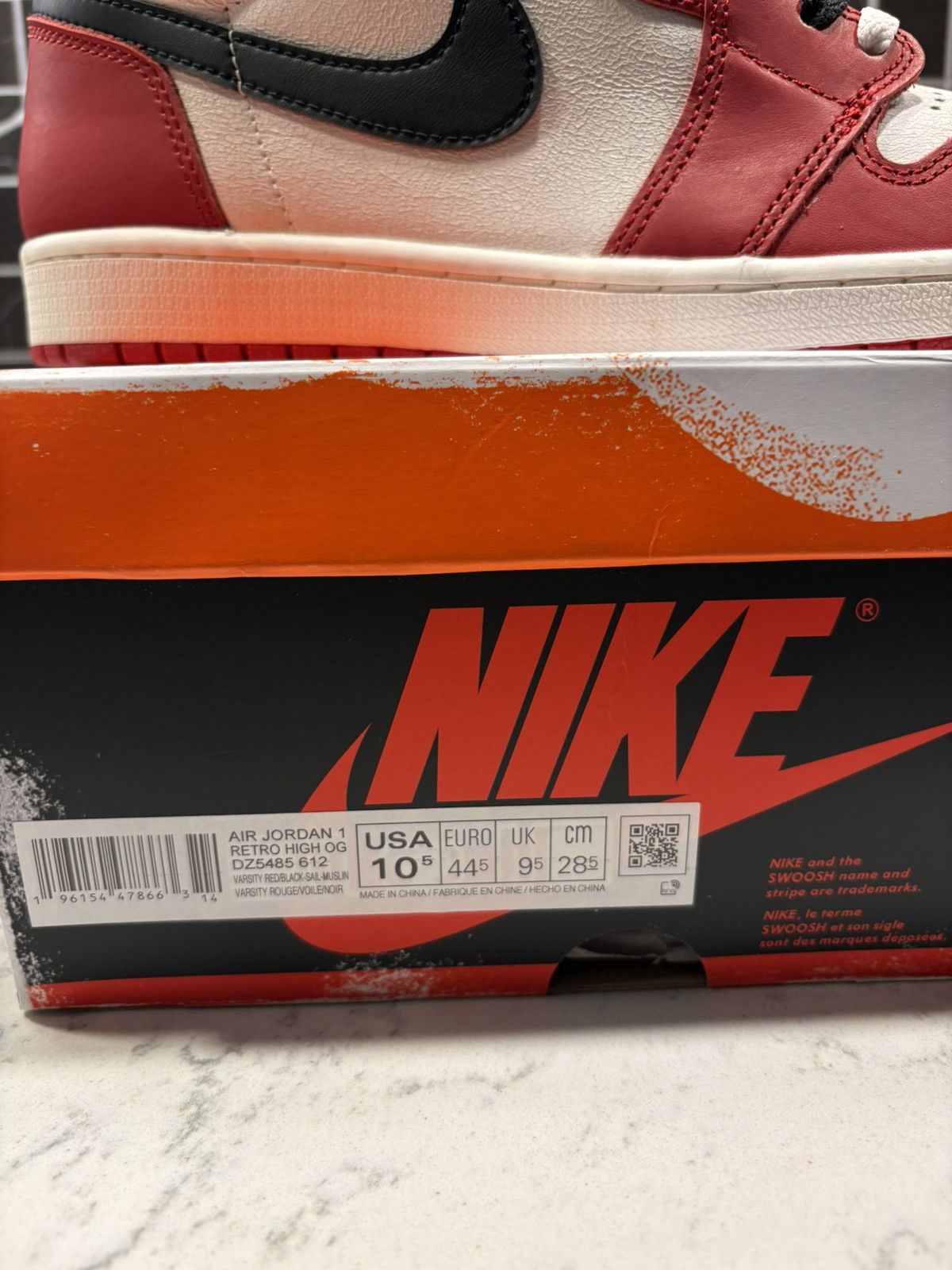 Nike Jordan 1 High Chicago Lost & Found Size US 10.5 / EU 43-44 - 2 Thumbnail