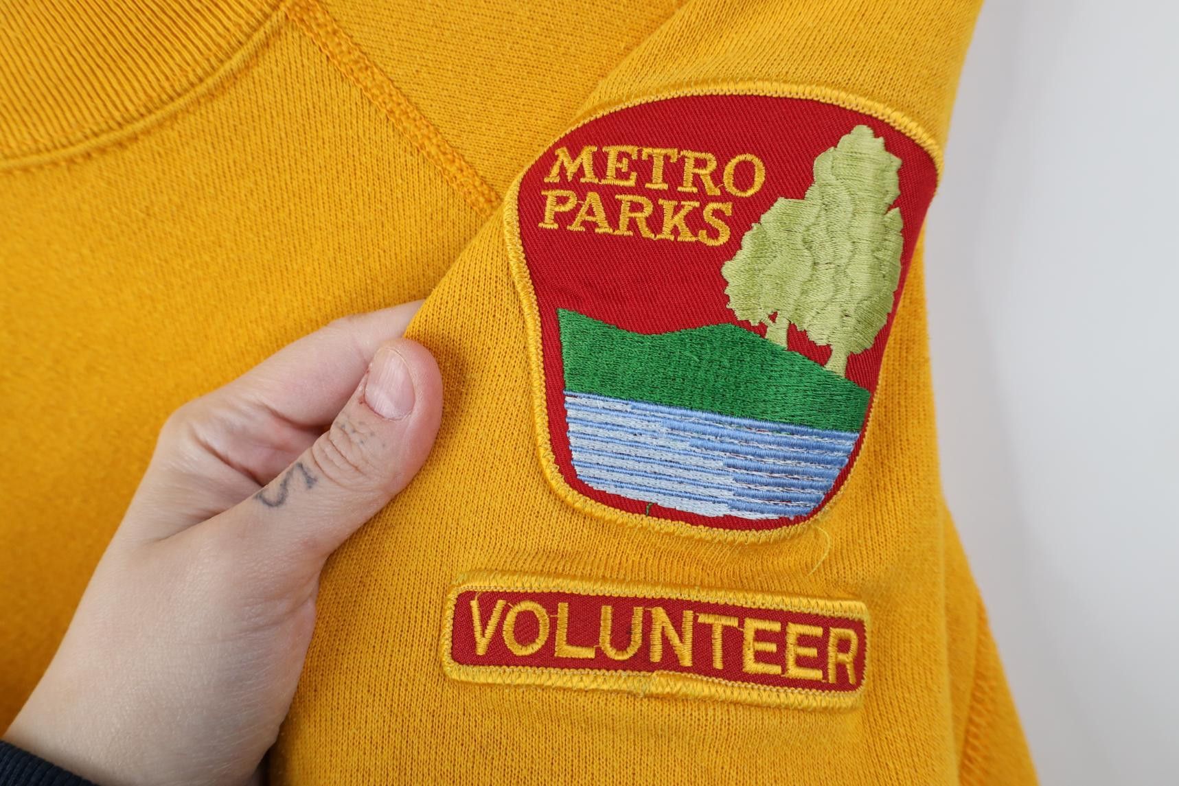 Vintage Vintage 90s Metro Parks Volunteer Crewneck Sweatshirt Yellow Size US XL / EU 56 / 4 - 4 Thumbnail