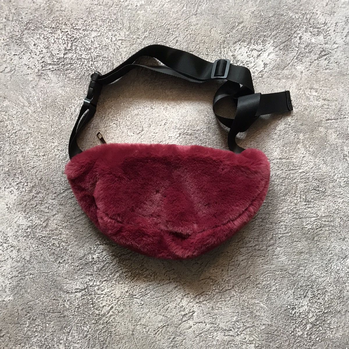 Vintage Vintage Y2K Fuzzy Banana Bag Japanese Archive Streetwear OS Size ONE SIZE - 4 Thumbnail