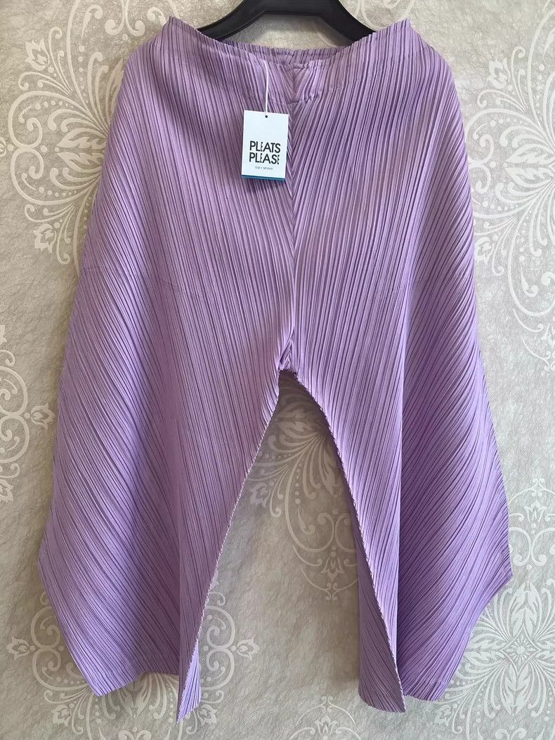 Issey Miyake Issey Miyake size:3 Pinkish-purple pleated irregular-shape Size 22" - 2 Thumbnail