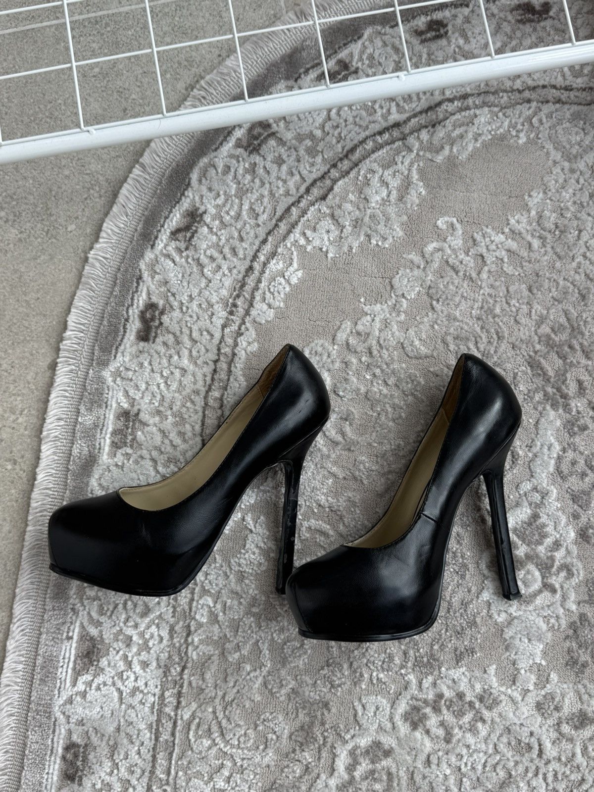 Yves Saint Laurent Saint Laurent (YSL) Tribute Platform Pumps in Black Leather Size US 7 / IT 37 - 3 Thumbnail