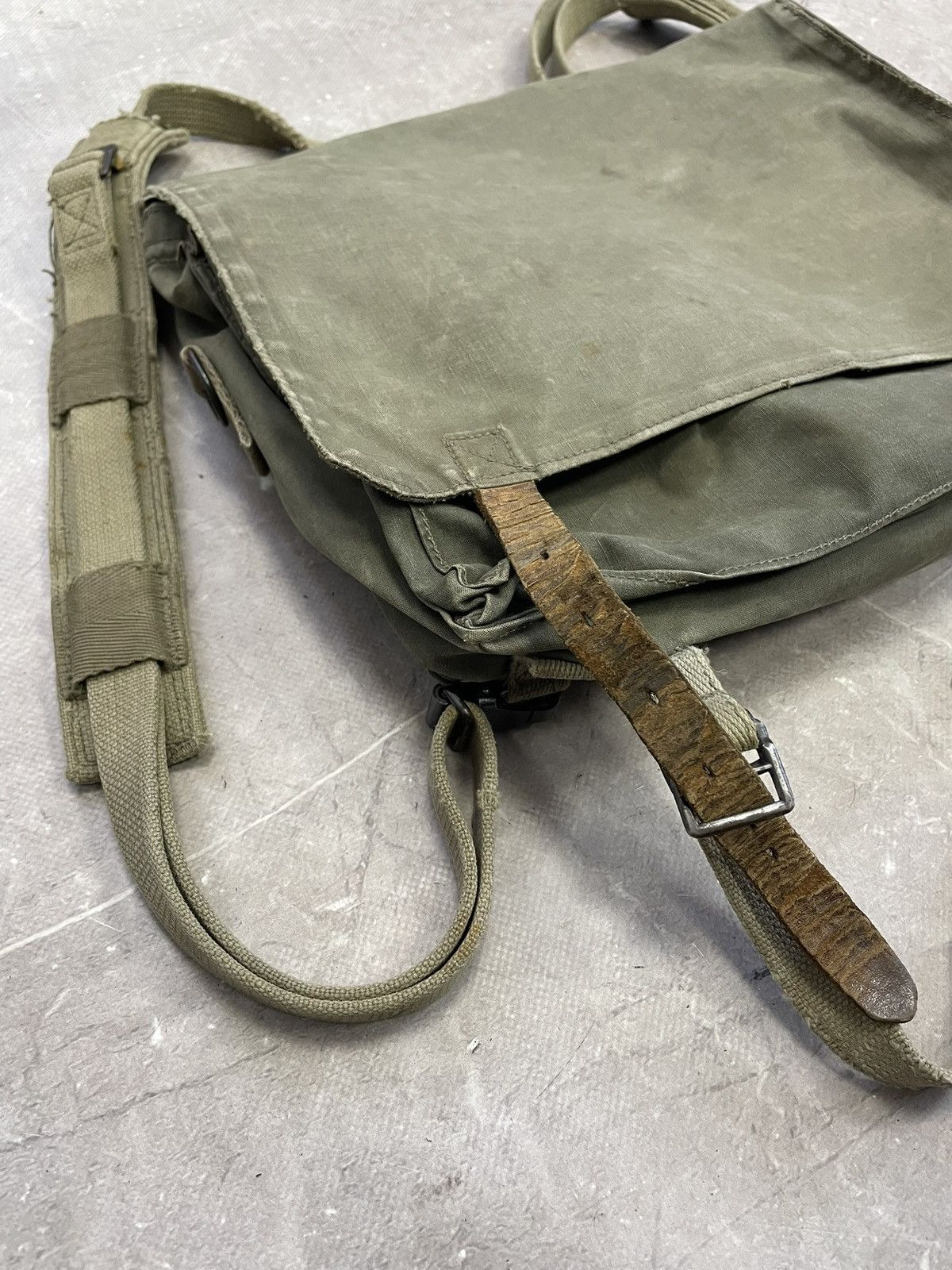 Japanese Brand Vintage military green canvas bag utilitarian army style Size ONE SIZE - 6 Thumbnail