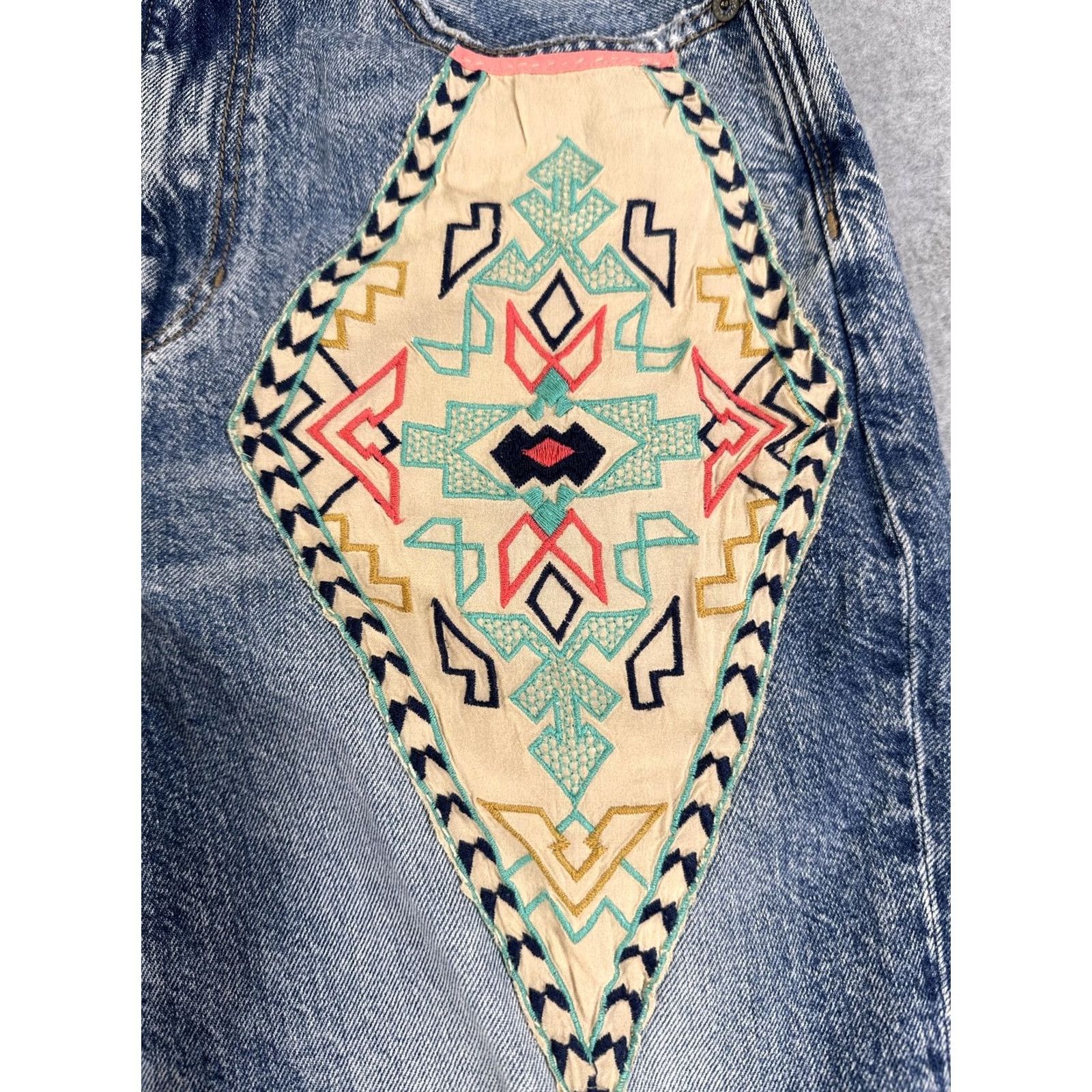 American Eagle Outfitters VINTAGE American Eagle Outfitters Jeans Womens 4 Blue High Rise Distressed Lace Mom Embroidered Pockets Bohemian 90s Womens Size 27" / US 4 / IT 40 - 3 Thumbnail