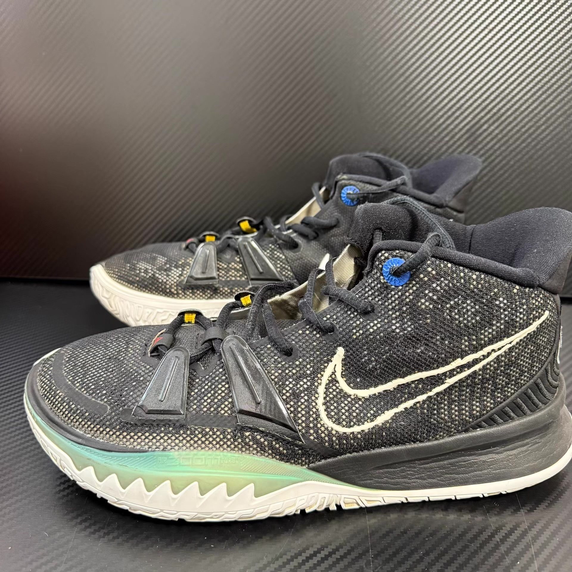 Nike Nike Kyrie 6 Q11 Size US 10 / EU 43 - 1 Thumbnail