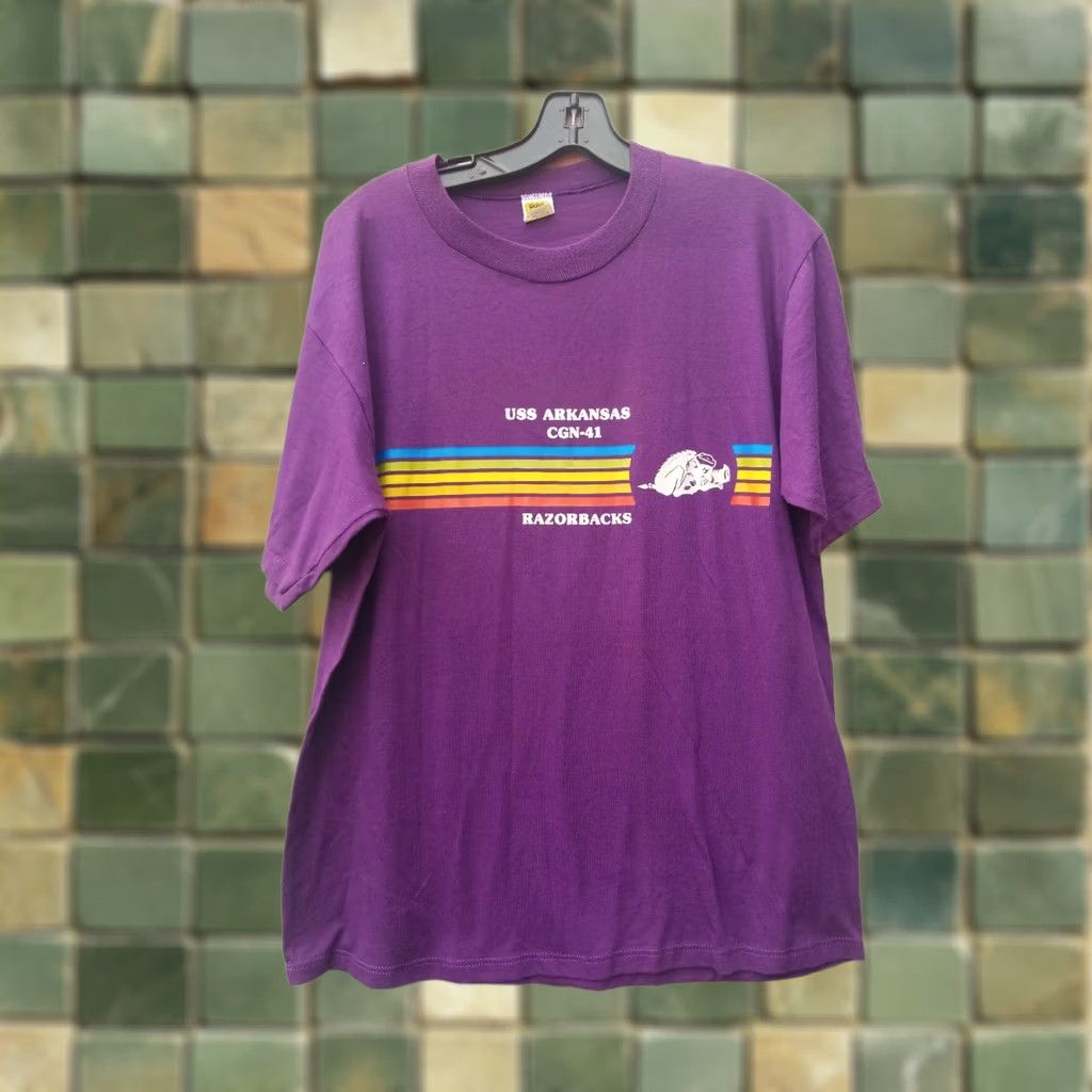 Velva Sheen VINTAGE RAINBOW 80s USS ARKANSAS CGN-41 MASC0T GRAPHIC SHIRT XL Mens Graphic Tee Purple Short Sleeve 1980s Size US XL / EU 56 / 4 - 1 Thumbnail