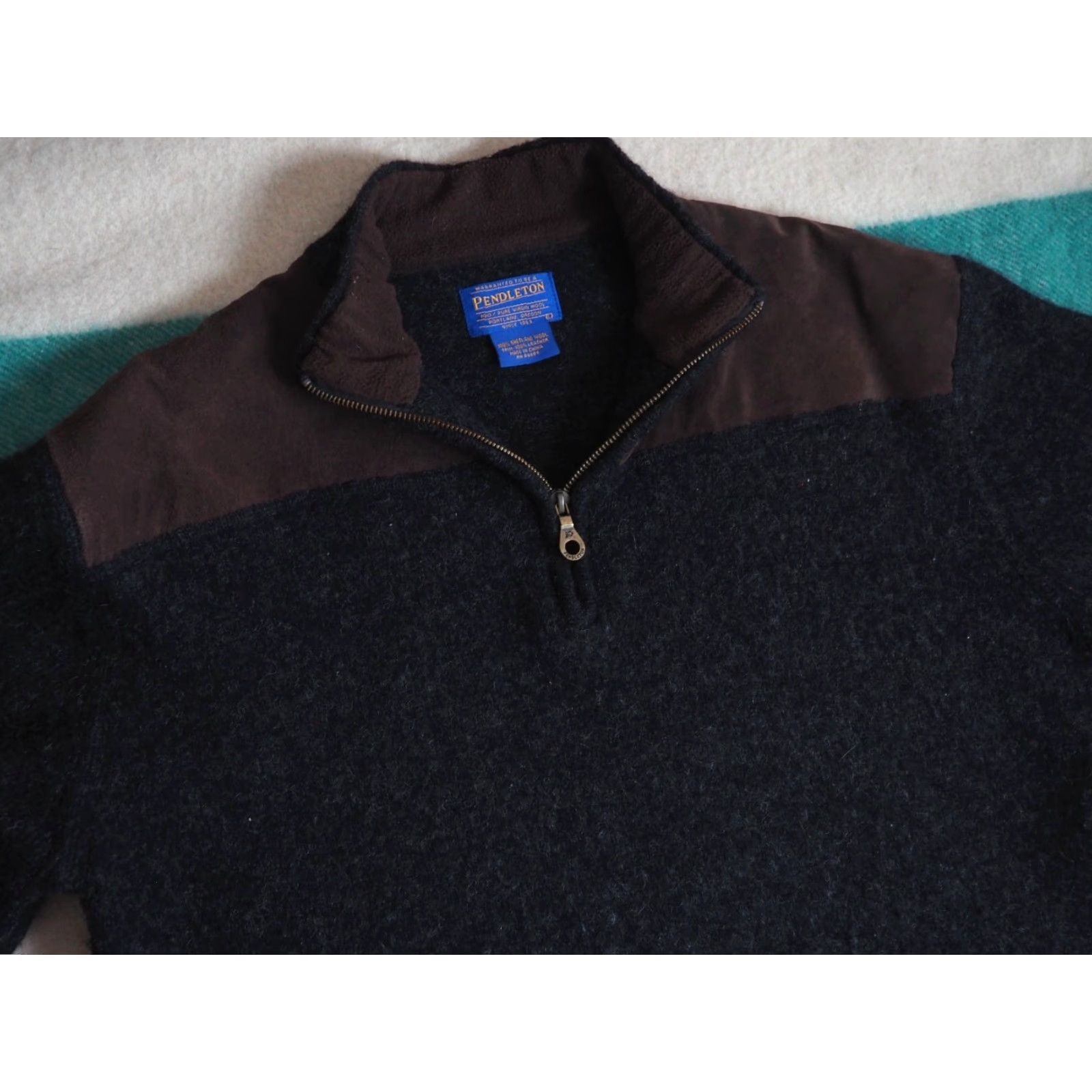 Pendleton VTG Pendleton 100% Shetland Wool Leather Dark Gray 1/4 Zip Pullover Sweater L Mens Wool Pullover, Gray, 1990s, 1/4 Zip, Regular, Long Sleeve, Casual Size US L / EU 52-54 / 3 - 3 Thumbnail