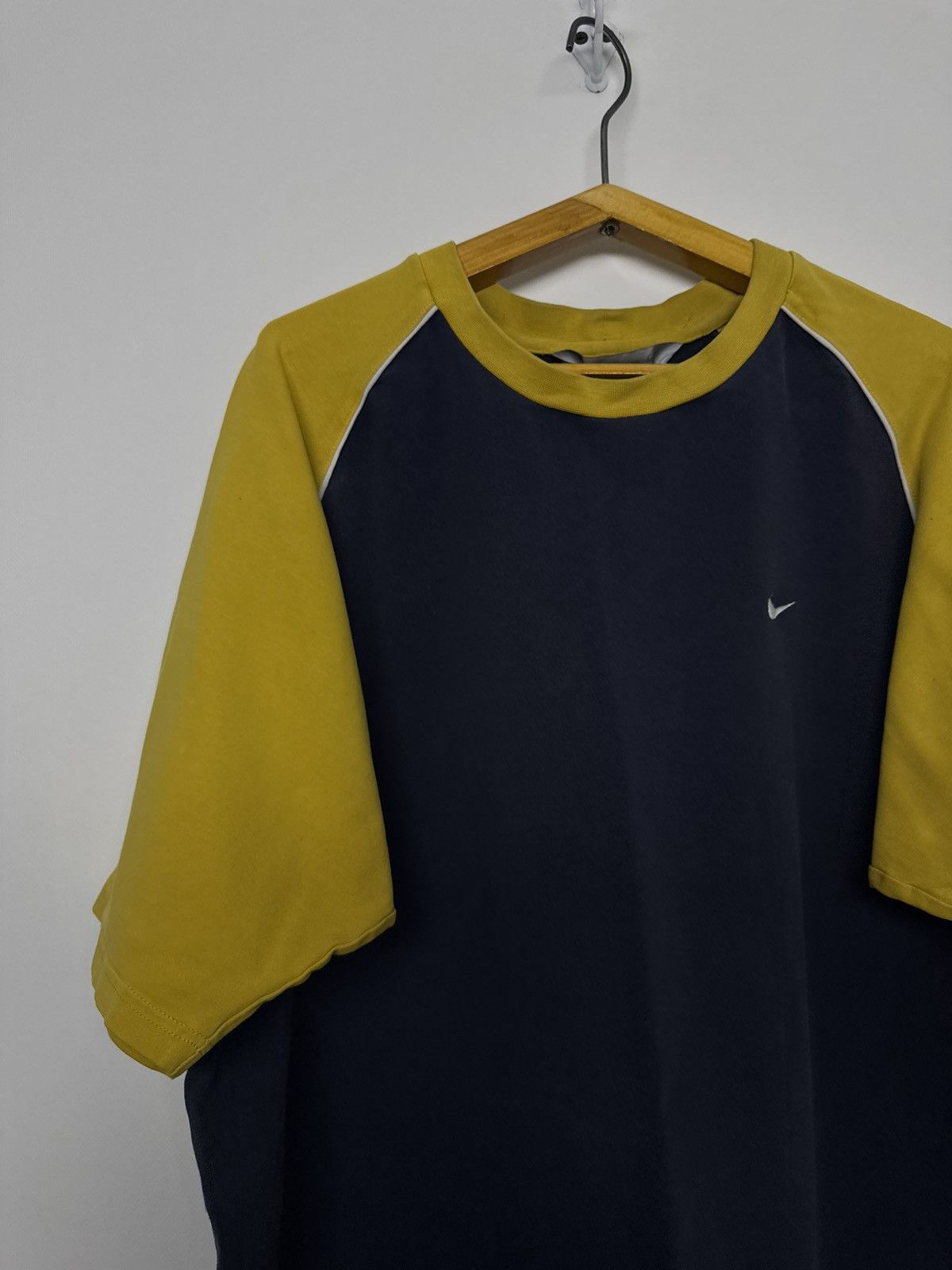 Nike Vintage Nike Swoosh T-Shirt 90’s Size US L / EU 52-54 / 3 - 6 Thumbnail