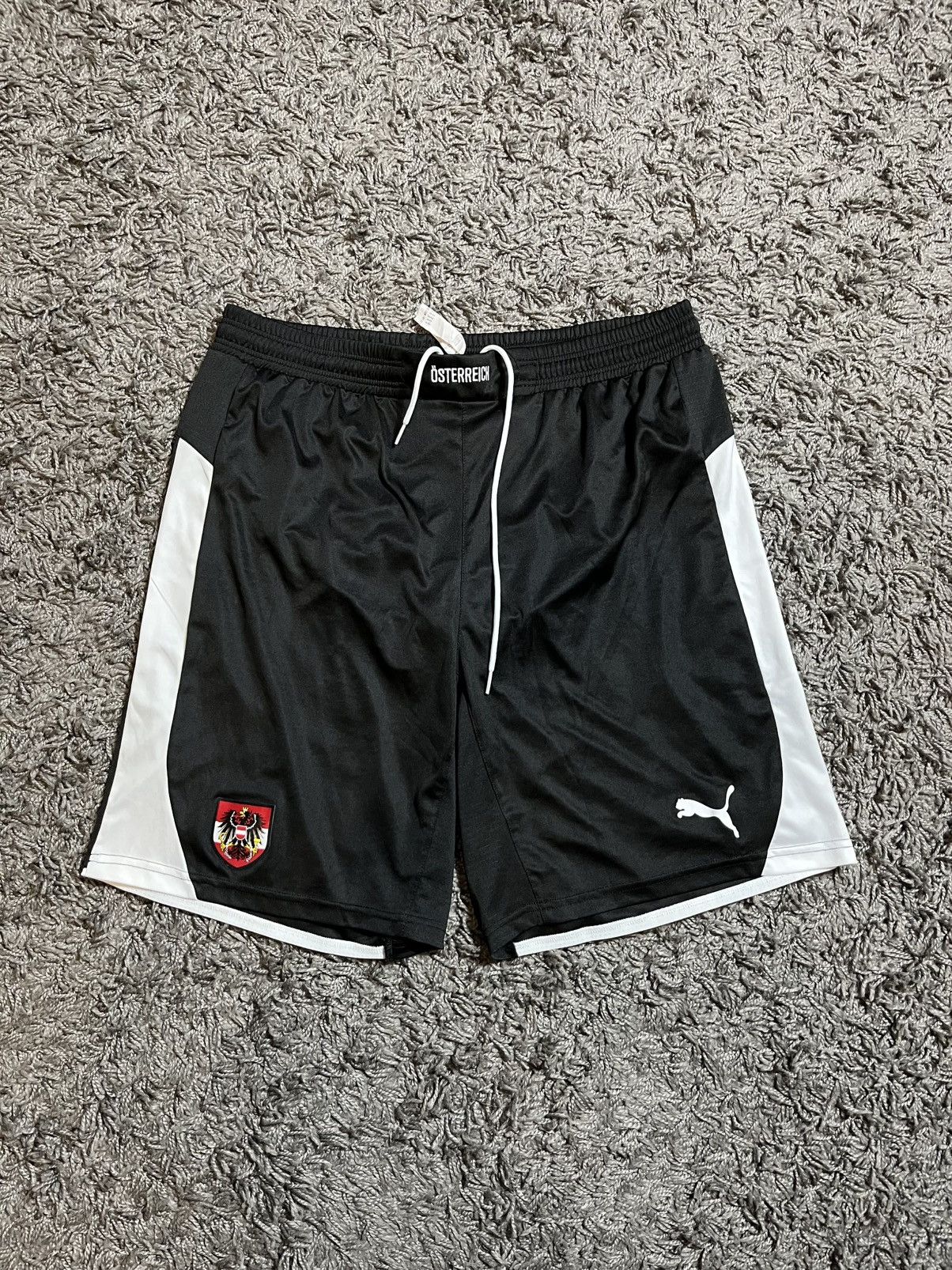 Puma PUMA AUSTRIA SOCCER AWAY TRIKOT FOOTBALL SHORTS Size US 36 / EU 52 - 1 Thumbnail