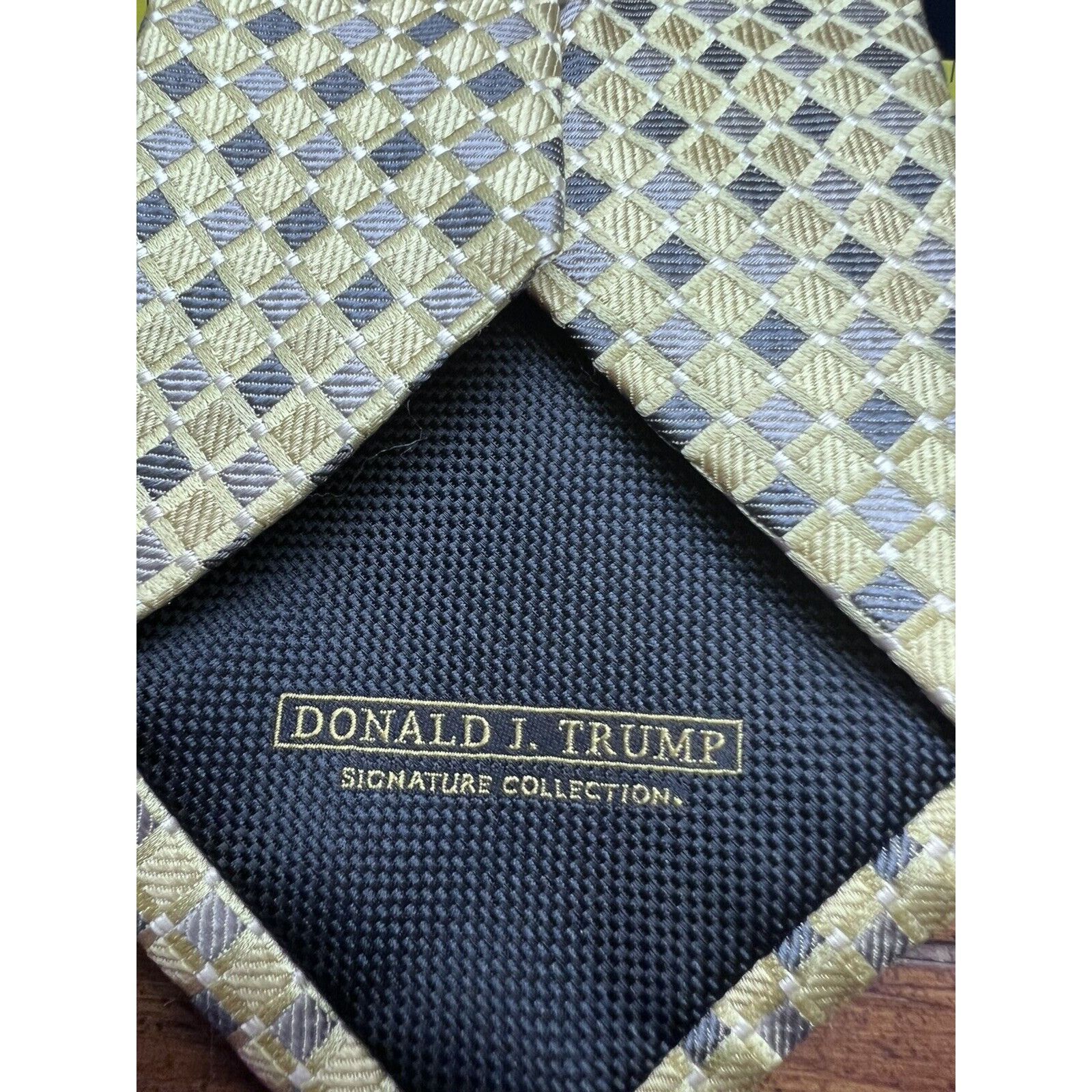 Donald Trump DONALD J. TRUMP MEN'S TIE YELLOW/GEOMETRIC Width: 3.25”" Len Size ONE SIZE - 5 Thumbnail