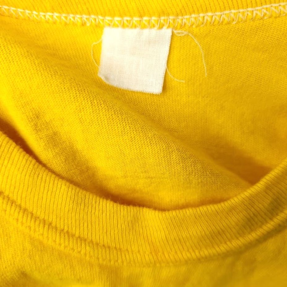 Vintage VINTAGE University Center Board T Shirt Mens Size S 80s UCB Student Activities Yellow Cotton Short Sleeve Crew Neck Manche 70s 80s Education College Size US S / EU 44-46 / 1 - 6 Thumbnail