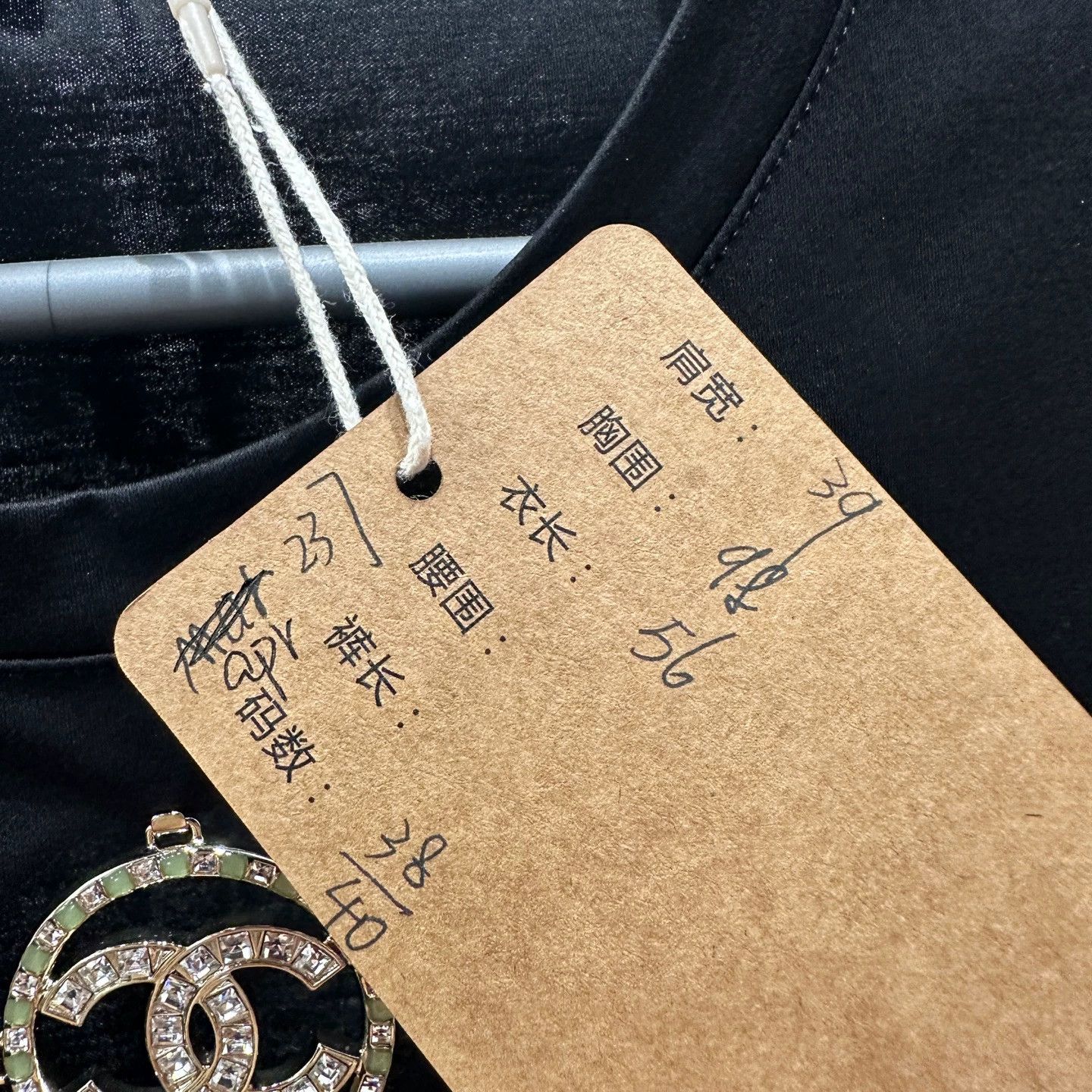 Chanel Chanel apr237 s/s tee medallion rhinestone logo cotton 38/40 Size S / US 4 / IT 40 - 5 Thumbnail