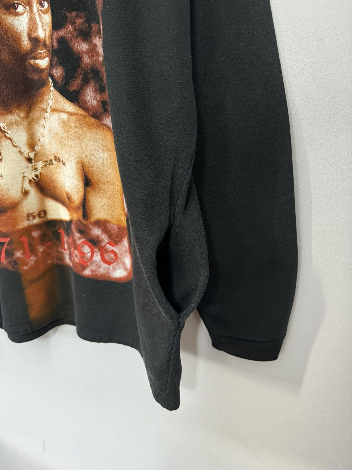 Band Tees × Rap Tees × Vintage Vintage 2Pac Tupac Shakur 90's Sweatshirt Size US XL / EU 56 / 4 - 4 Thumbnail