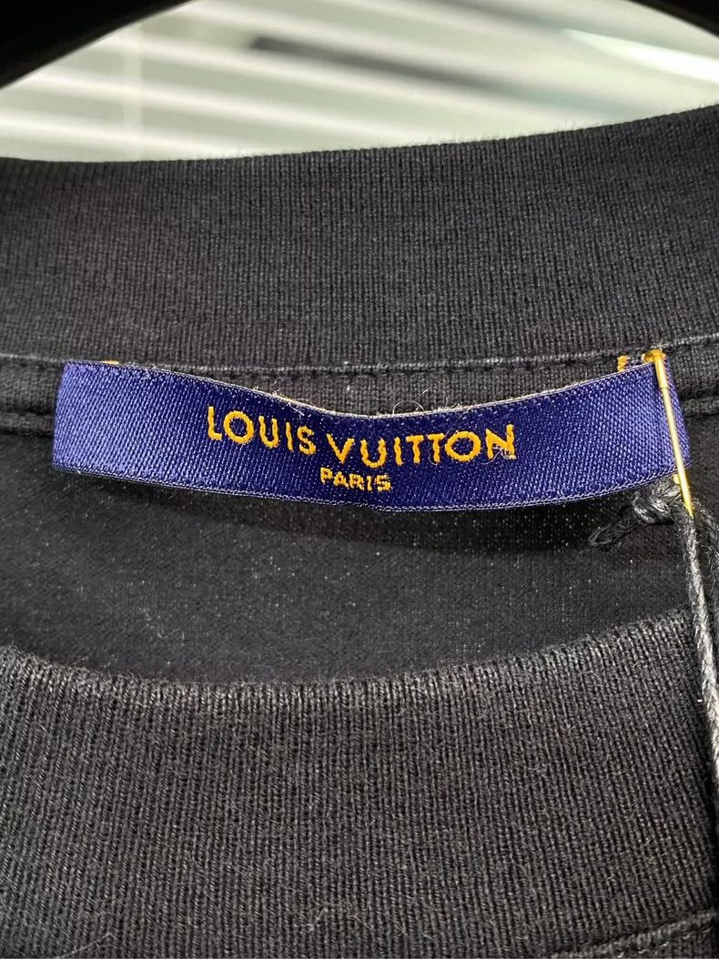 Louis Vuitton LOUIS VUITTON Temperature-sensitive letter printing logo sh Size US M / EU 48-50 / 2 - 6 Thumbnail