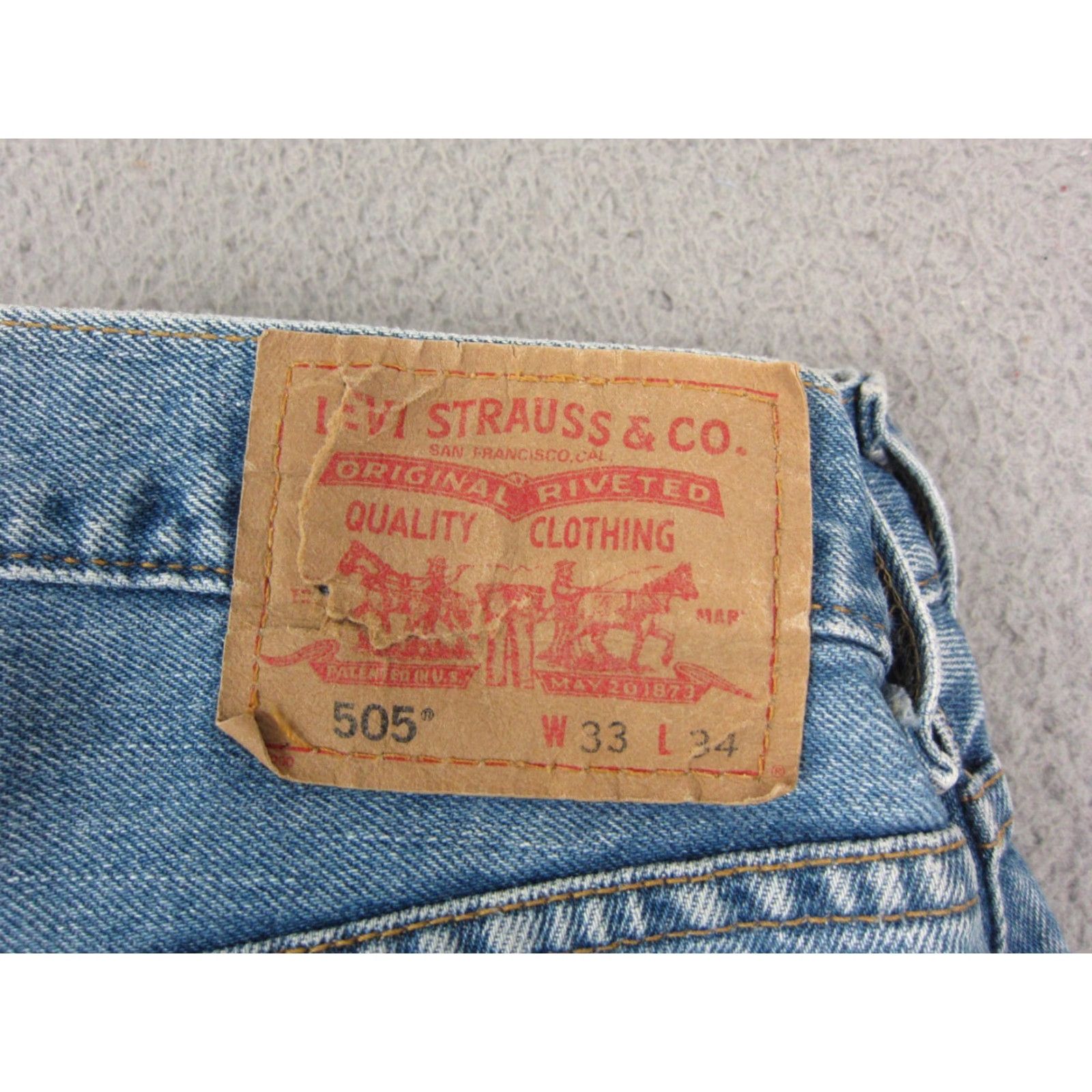 Levi's VINTAGE Levi's Jeans 505 Regular Blue 33x34 Mens Straight Denim 5-Pocket Zipper Button Logo Y2K Size US 33 - 2 Thumbnail