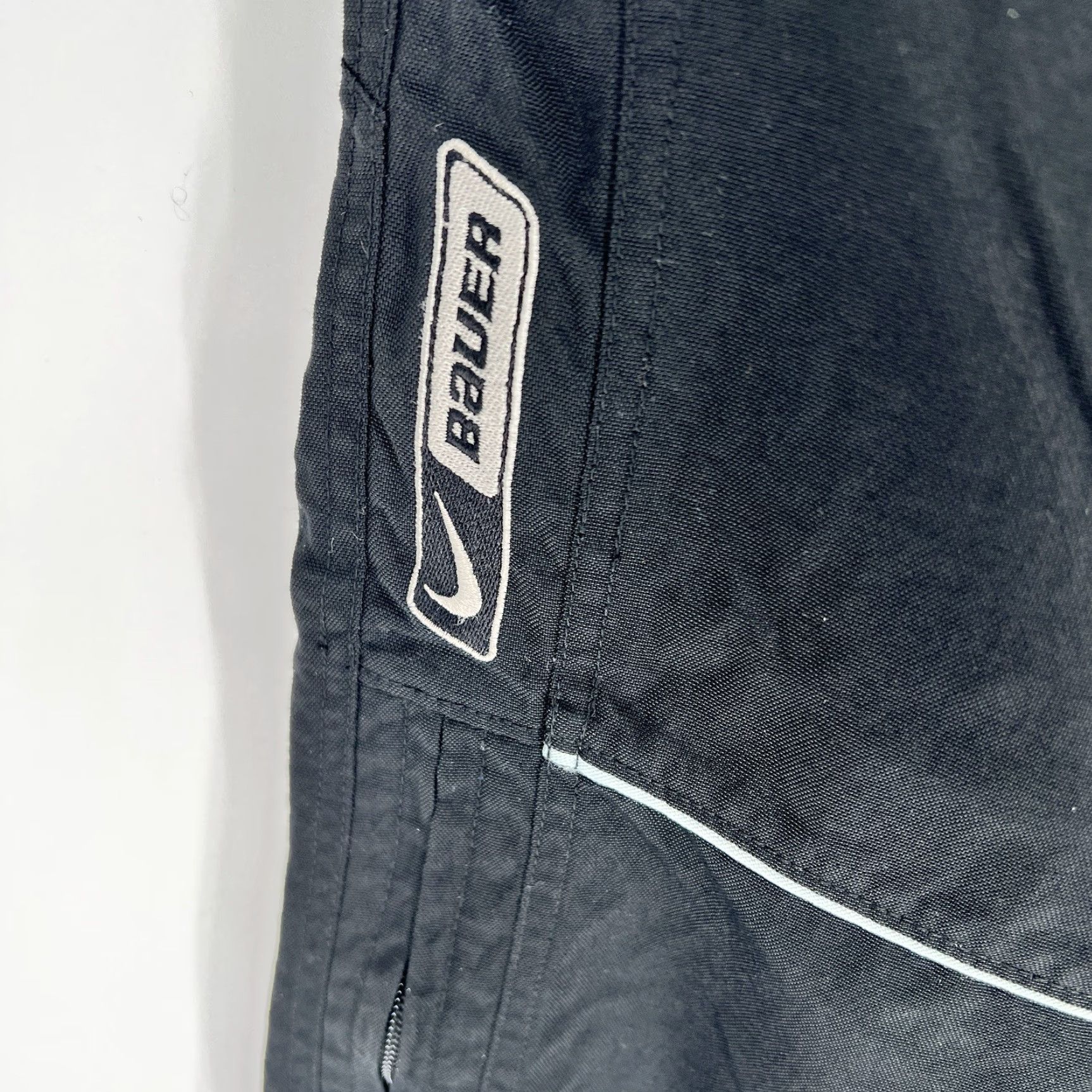 Nike VINTAGE Nike Bauer Hockey Pants Mens L Black Zip Leg Track Pants Wide-Leg Mens Sports Activewear Size US 33 - 5 Thumbnail