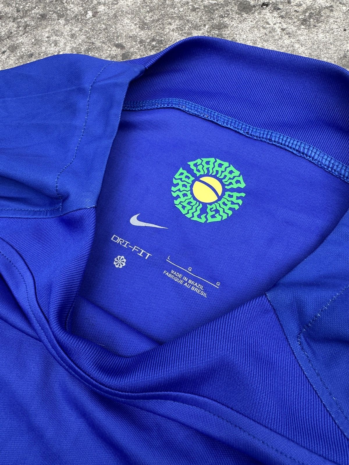 Vintage Vintage Nike Brazil 5 Casemiro Soccer Jersey Blokecore L Y2K Size US L / EU 52-54 / 3 - 5 Thumbnail