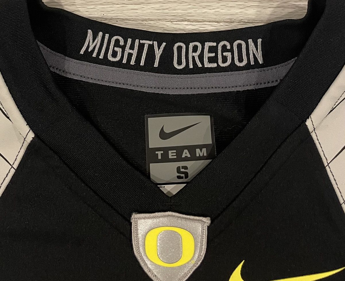 Nike Nike Oregon Ducks #6 Jersey Black NCAA Authentic Mens Small Size US S / EU 44-46 / 1 - 4 Thumbnail