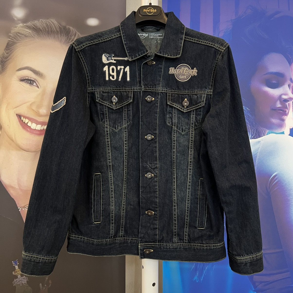 Hard Rock Cafe Denim Jacket Premium Hardrock cafe Genting Highland Malaysia Size US M / EU 48-50 / 2 - 1 Thumbnail