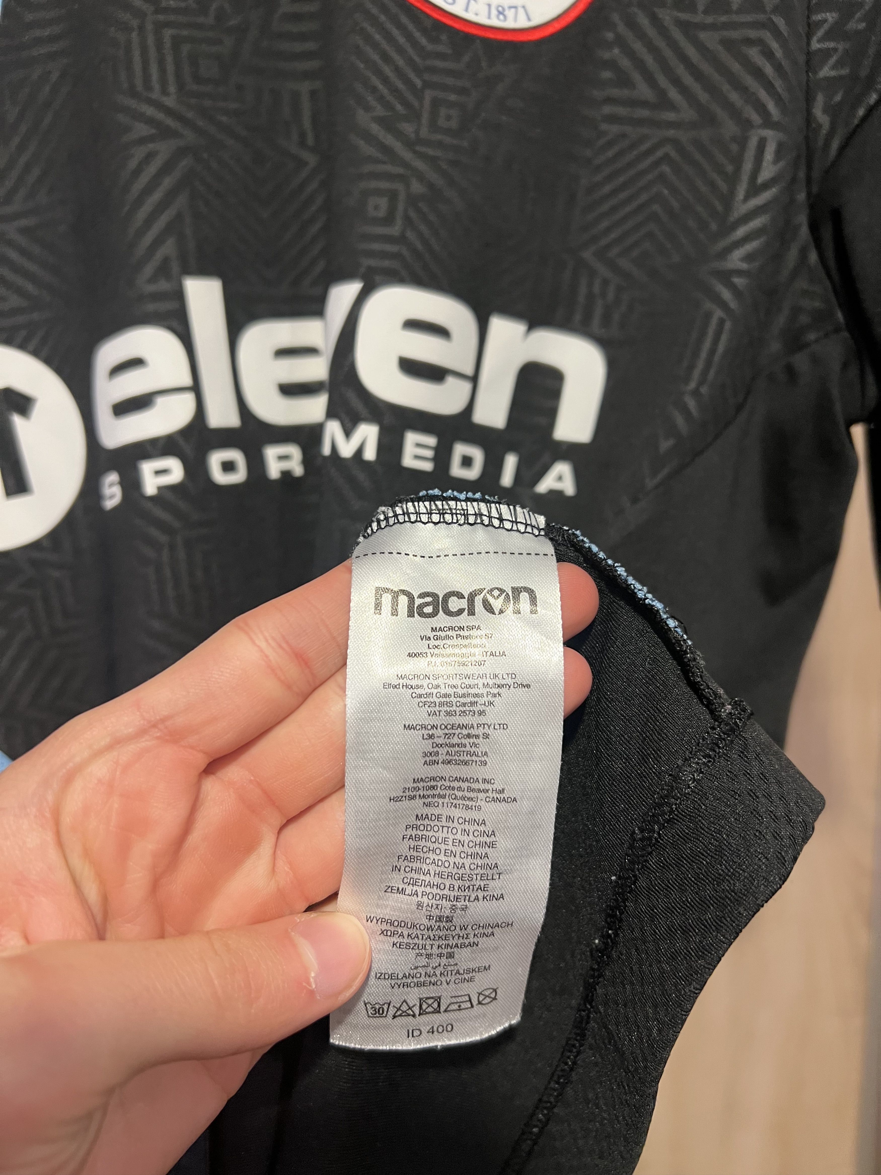 Macron Reading 2021-22 Macron training jersey size M Size US M / EU 48-50 / 2 - 4 Thumbnail