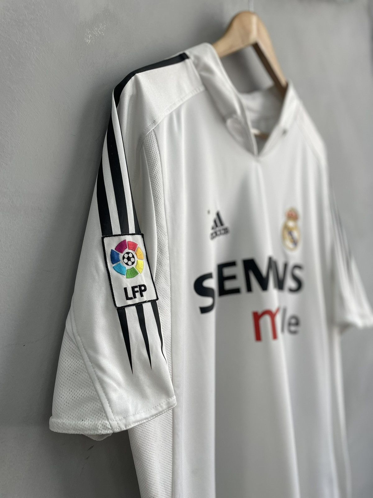 Adidas Fc real Madrid adidas 2000s blokecore football jersey Size US L / EU 52-54 / 3 - 3 Thumbnail