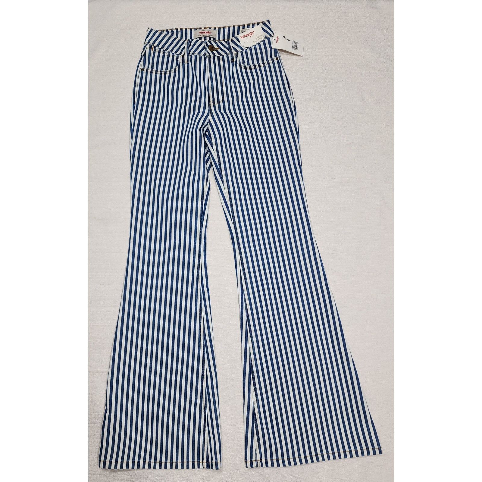 Wrangler Wrangler women's high rise fierce flair jeans W24' x L40'' Size 28" / US 6 / IT 42 - 1 Thumbnail