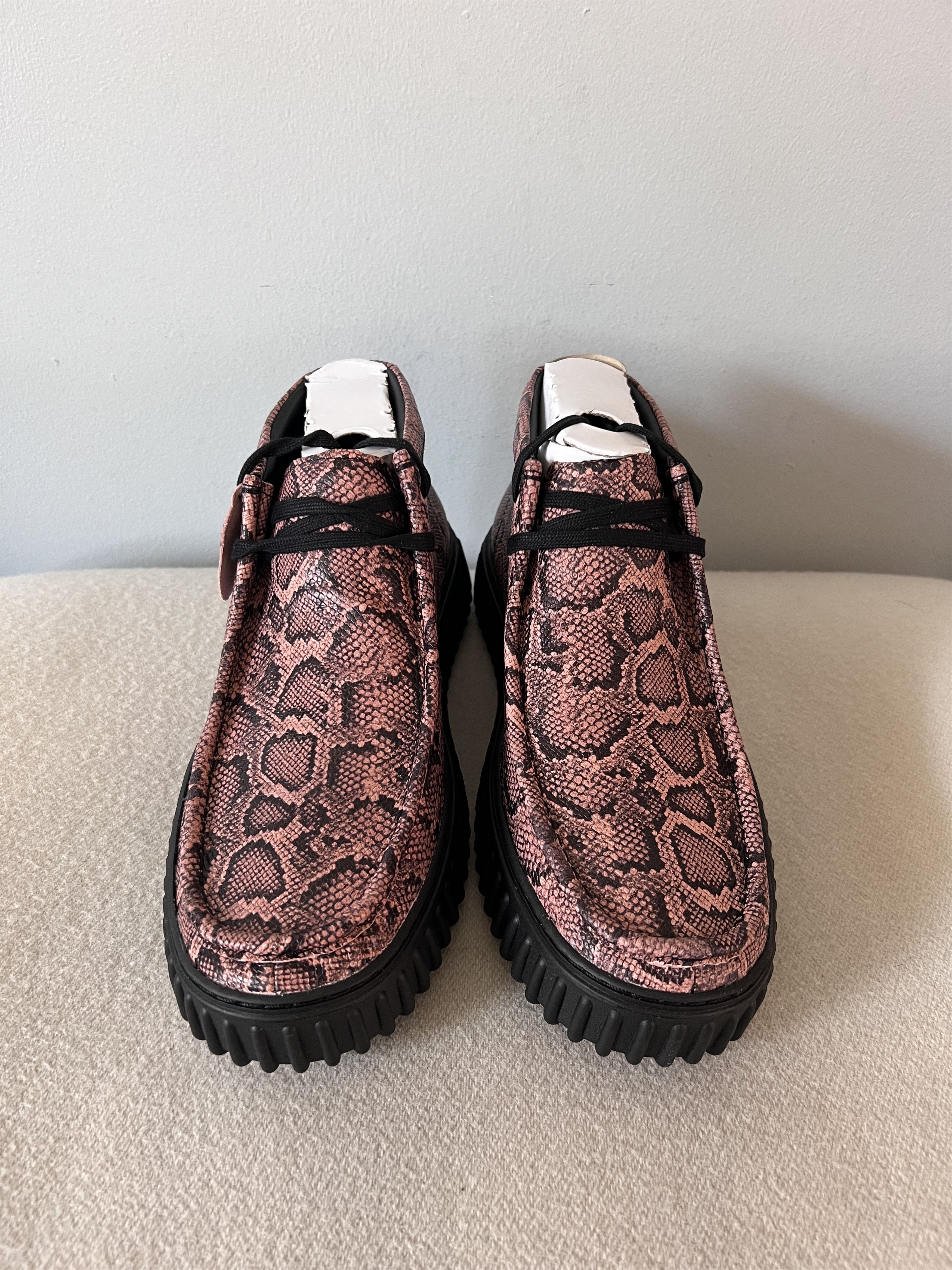 Clarks × Martine Rose Martine Rose Clarks Cur Torhill Hi in Rose Snake Size US 11 / EU 44 - 4 Thumbnail