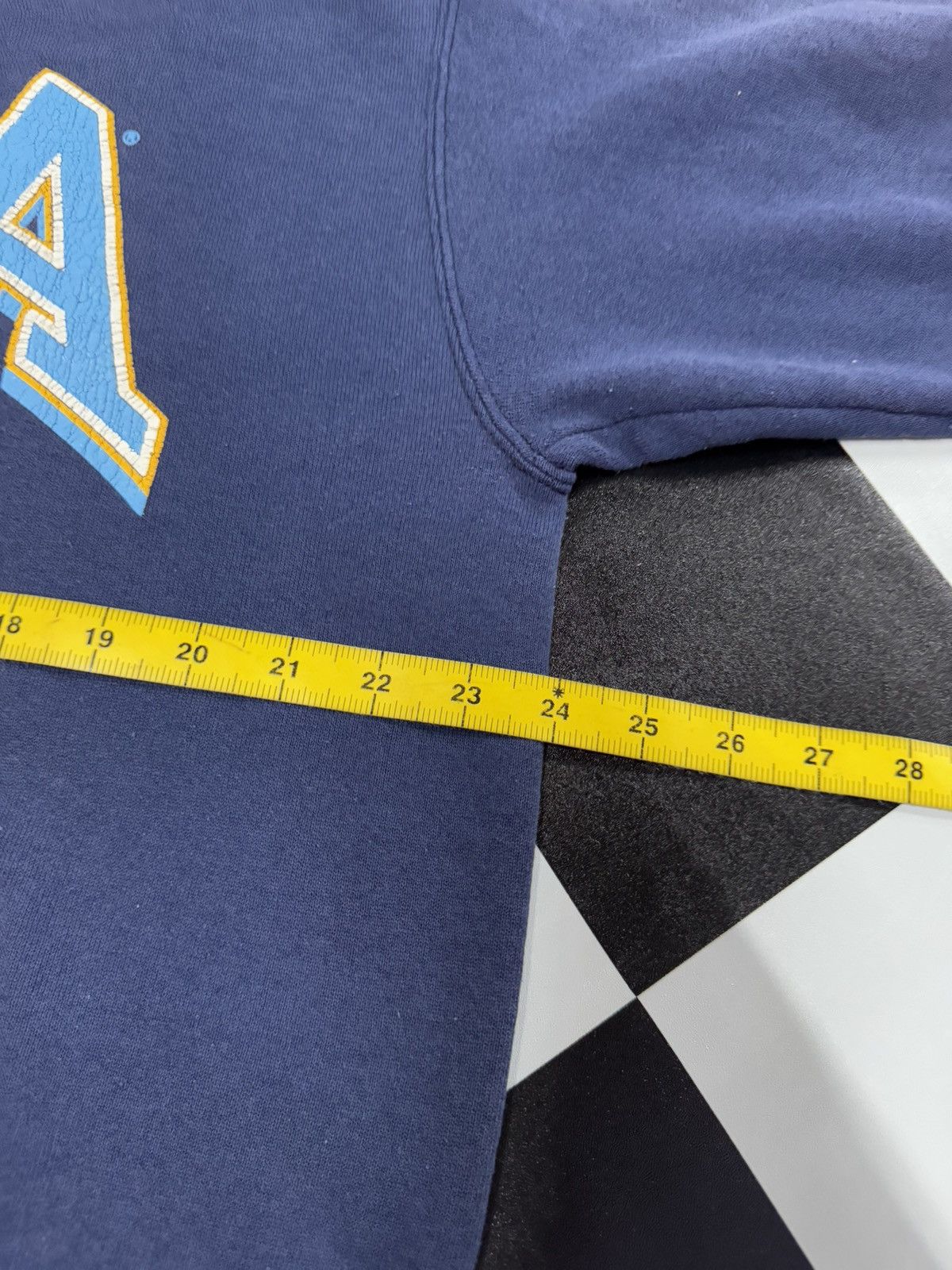 Fruit Of The Loom Vintage Sun Faded University UCLA Big Logo Sweatshirt Size US XL / EU 56 / 4 - 13 Thumbnail