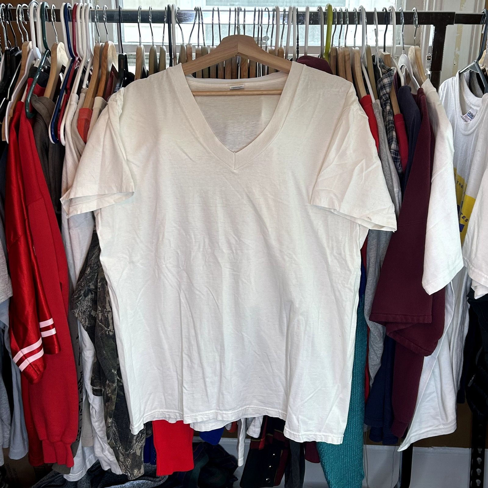 Hanes Vintage Worn Hanes Vneck Single Stitch T-Shirt XL Size US XL / EU 56 / 4 - 1 Thumbnail