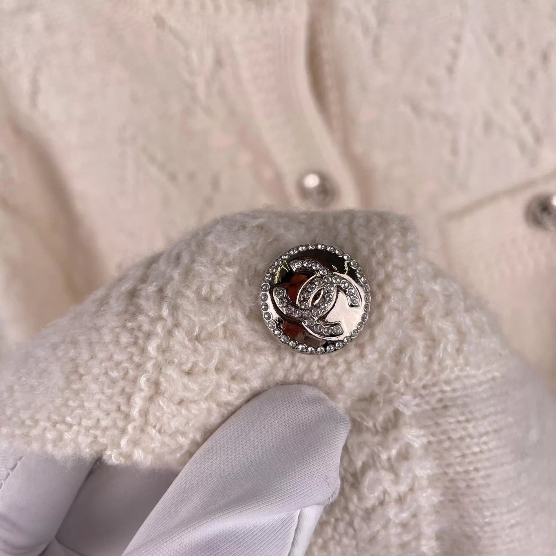 Chanel Chanel 23N Ski 34 White Cashmere 4-Pocket Cardigan Size XS / US 0-2 / IT 36-38 - 7 Thumbnail