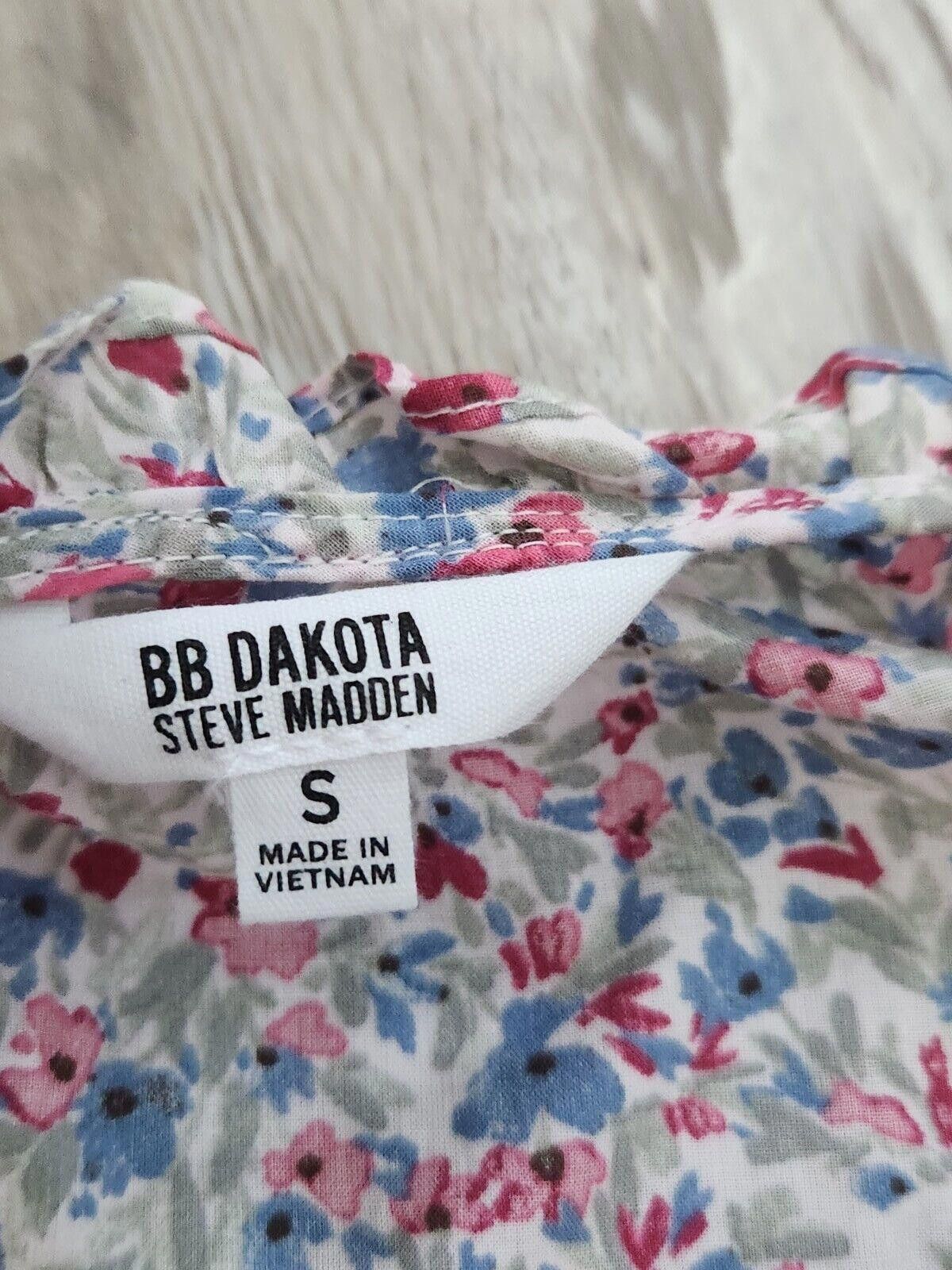 Designer Bb Dakota Steve Madden Top Small Floral V Neck NWT Size M / US 6-8 / IT 42-44 - 3 Thumbnail